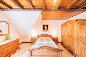 2 slaapkamers, een strijkplank/strijkijzer, wifi, beddengoed