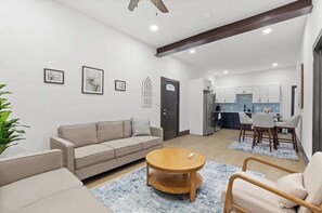 Living area - Welcome to Blue Haven Retreat, beautifull 2- bedroom located in South St. Louis (St. Louis)