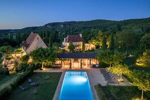 Outdoor pool - DOMAINE6ha - EXCEPTIONAL VIEW OVER BEYNAC CASTELNAUD AND MARQUEYSSAC SWIMMING POOL 5X15 (Vézac)