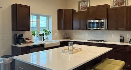 The Resurgence at Nokesville - A 5 Bedrooms on 10 acres Modern Luxury Retreat