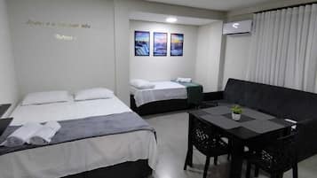 Apartamento urbano | Roupas de cama antialérgicas, Wi-Fi de cortesia, roupa de cama