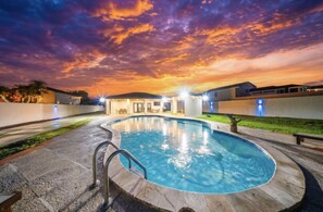 Outdoor pool, a heated pool - El canalito (Miami)