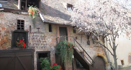 Cour Du Weinhof - Bartholdi Room with Shared Terrace and Wi-Fi