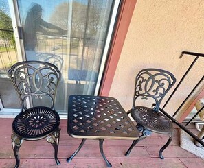 Property grounds - Beautiful Lakeview 2BR Condo -Modern & Cozy with Pool (Garland)