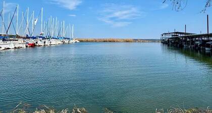 Beautiful Lakeview 2BR Condo -Modern & Cozy with Pool