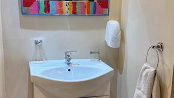 Standard Double Room | Bathroom