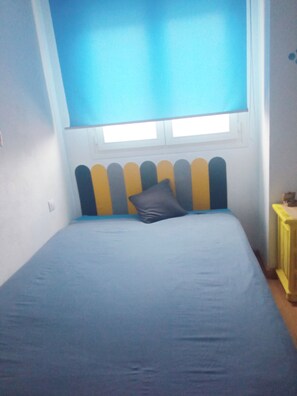 Room - Room and bathroom for private use (Parla)