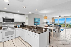 Condo, Berbilang Katil (Sterling Shores 408) | Dapur peribadi