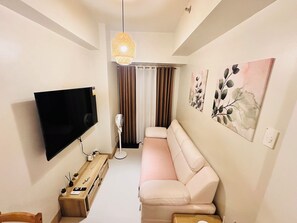 Living area - Elarine’s Place with 1 Bedroom @ MOA Pasay (Pasay City)