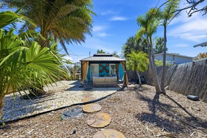Property grounds - Boardwalk Beachhouse – Stylish Renovated Treasure Island Beach Retreat | Walk to the Beach (Treasure Island)