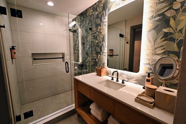 Designer toiletries, hair dryer, towels, soap - The Mindaro, part of JdV by Hyatt (Portland)