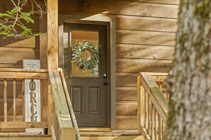 Exterior detail - Fabulous Frog! (Murphy)