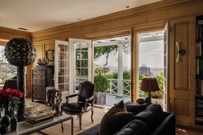 Interior - Private Hollywood Hills View Estate 4BR (Los Angeles)
