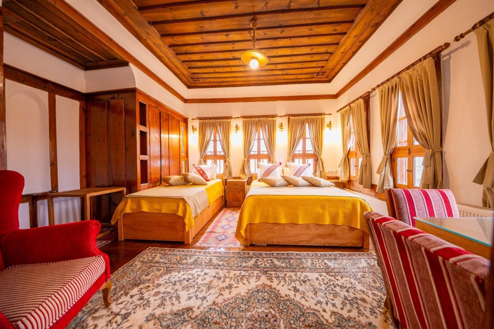 Comfort kamer, 1 twee- of 2 eenpersoonsbedden, uitzicht op tuin