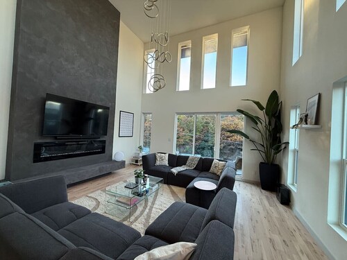 Massive Boutique Creative Home • Downtown Dallas