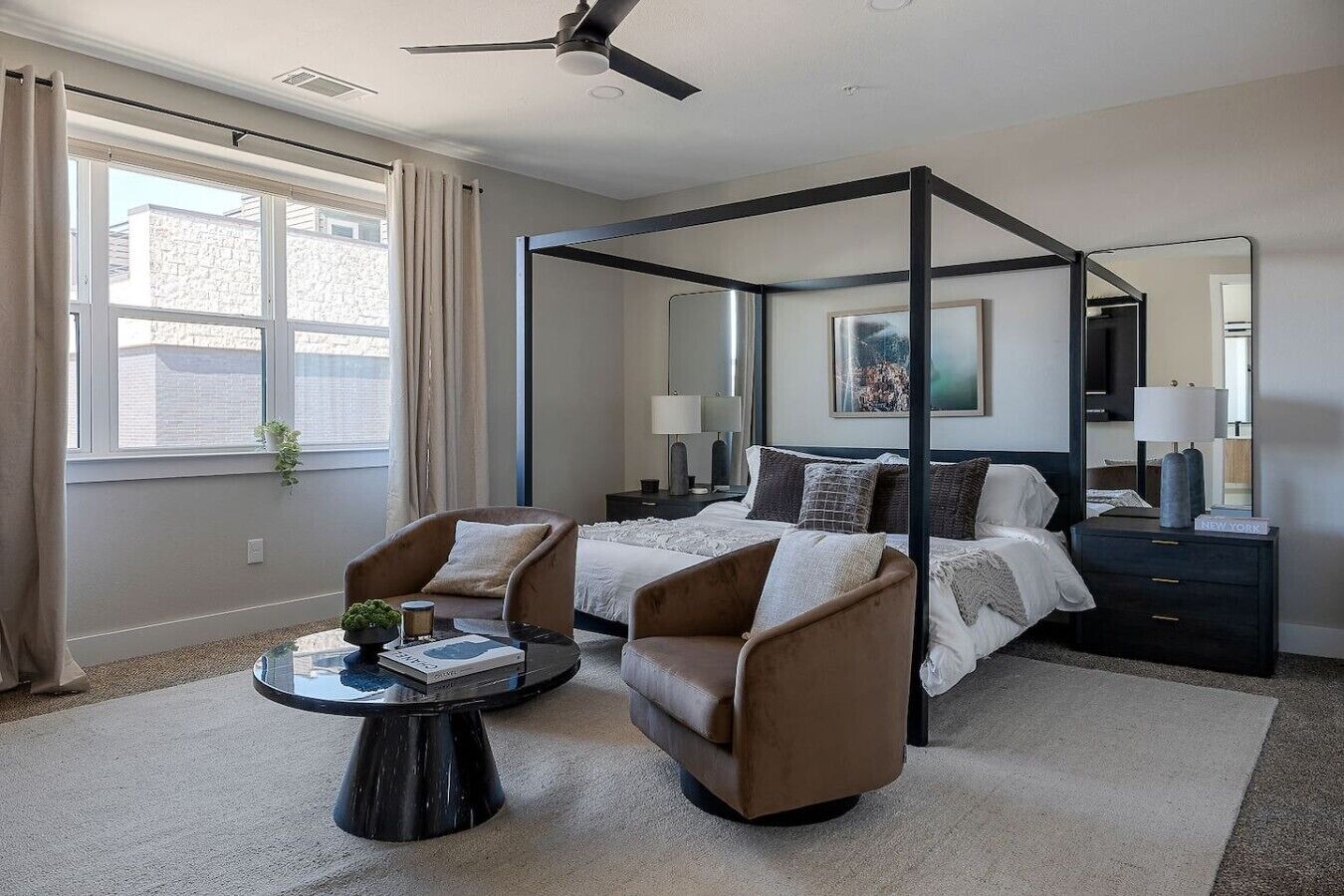 Desk, iron/ironing board, WiFi, bed sheets