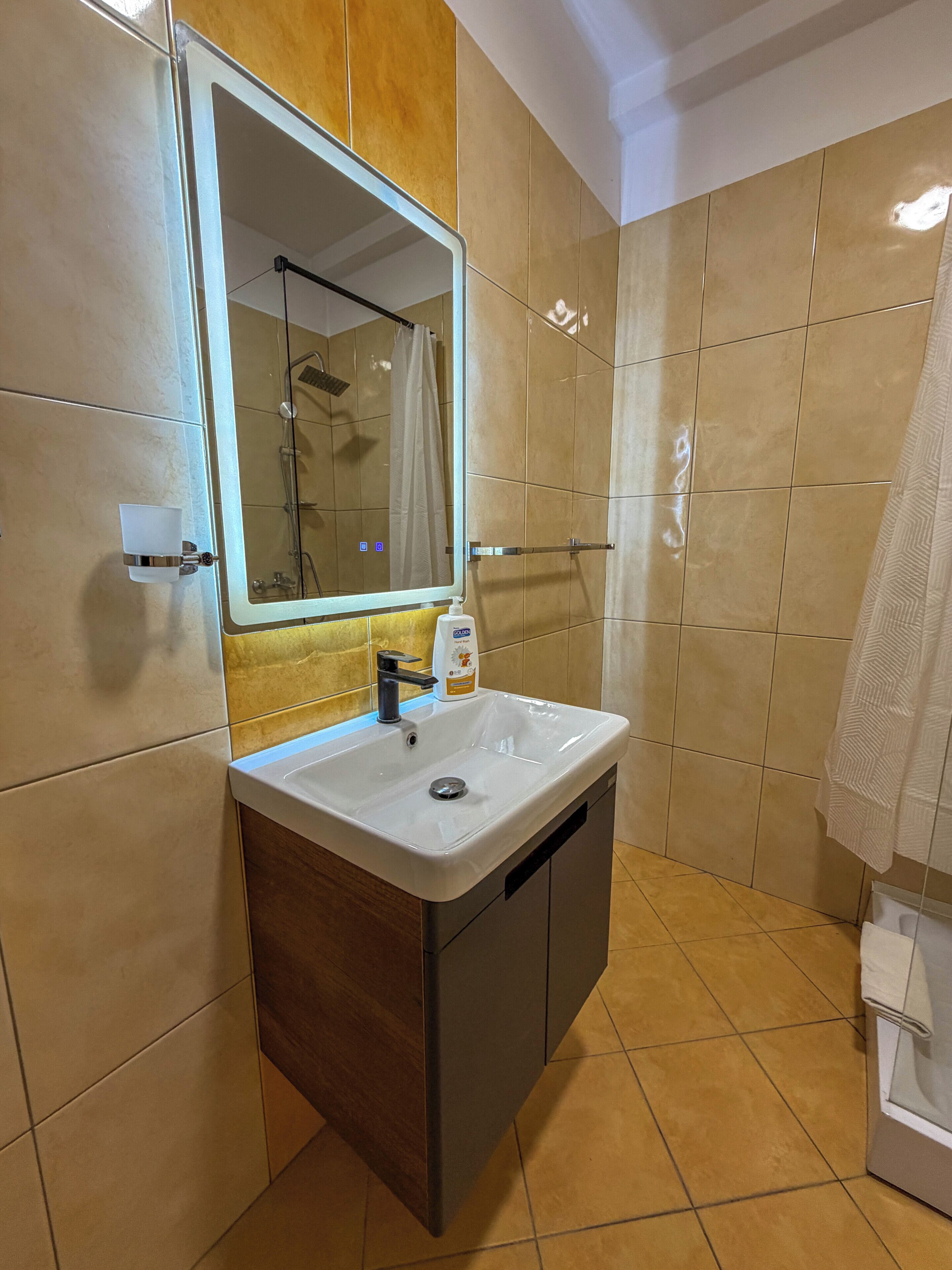 Chambre Double Confort, vue ville | Salle de bain