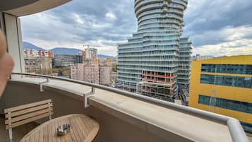 Chambre Double Confort, vue ville | Terrasse/Patio