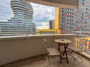 Quarto casal, sacada, vista para a cidade | Sacada