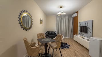 Apartamento, 1 quarto, vista para a cidade | Área de estar