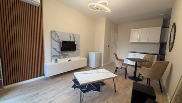 Comfort Apartment, City View | Living area