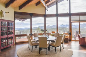 Dining - Bobcat Peak- Luxury home on Bobcat Pass (Red River)