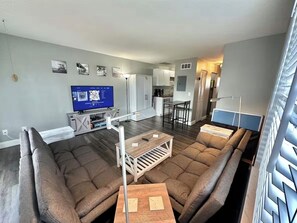 TV - Eau Gallie Arts District Apt by Lagoon (Melbourne)