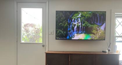 Spacious 3-bedroom apt near the Utica Memorial Auditorium 2nd Floor Non-Smoking