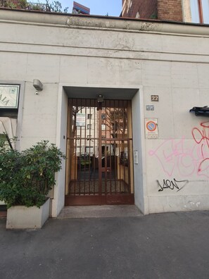Exterior detail - Milan Porta Venezia Chic Liberty Flat: Wifi, AC & Metro (Milano)
