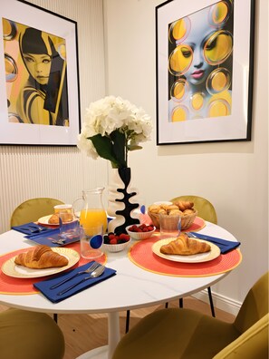 Dining - Milan Porta Venezia Chic Liberty Flat: Wifi, AC & Metro (Milano)