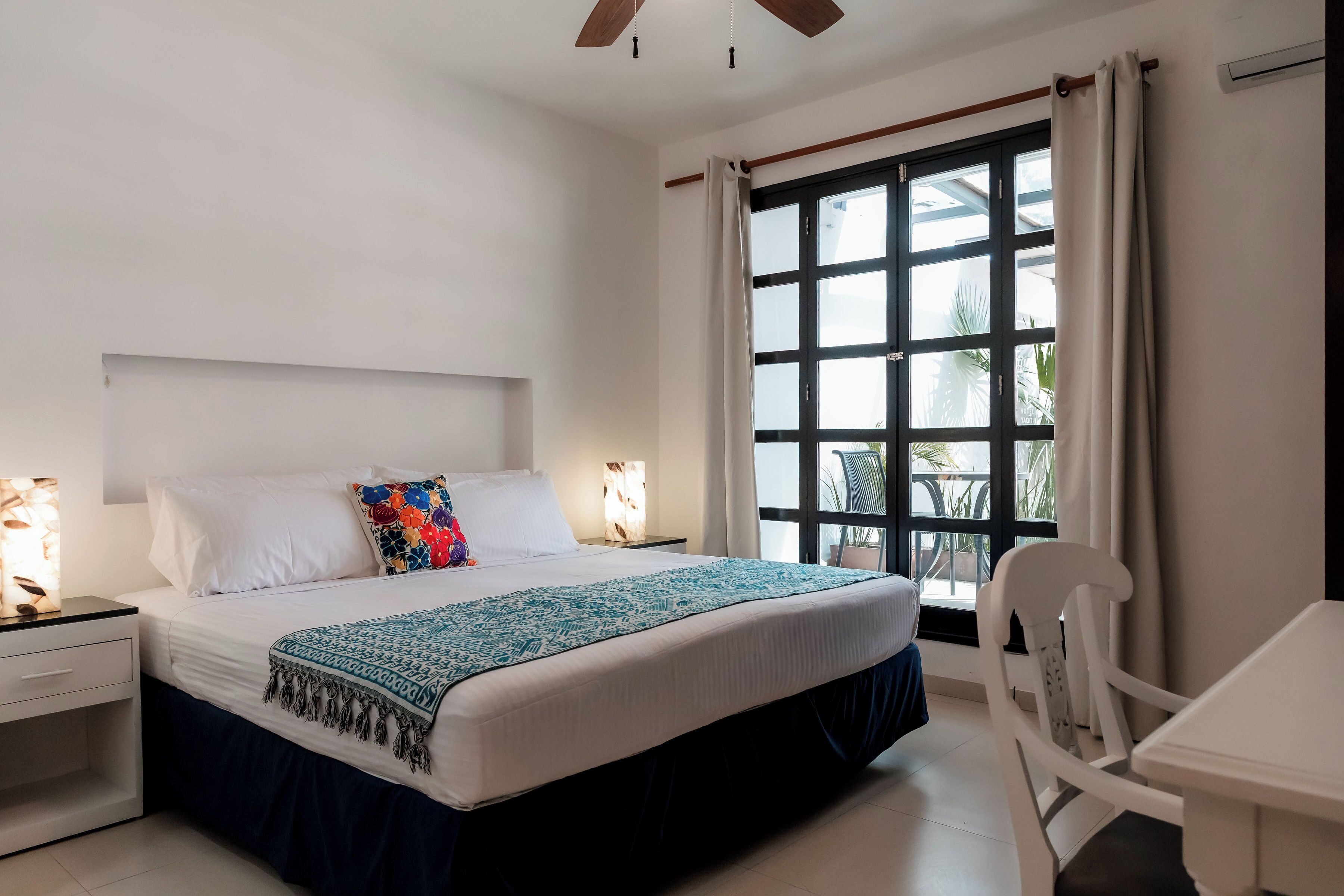 Standard Studio Suite, 1 King Bed, Balcony, City View