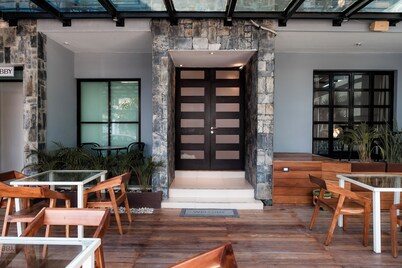 Mojarra Condo Boutique