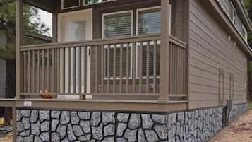 Luxury-Ferienhütte, 1 King-Bett, Nichtraucher, Bergseite | Außendetails