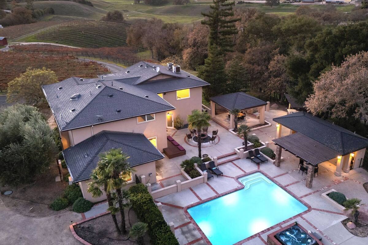 單棟房屋 (Multiple Bedrooms) | 住宿正面