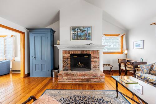 Signature Suite, 1 King Bed with Sofa bed, Non Smoking, Garden View | Living area