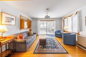 Signature Suite, 1 King Bed with Sofa bed, Non Smoking, Garden View | Living area - Blue Hill Inn (Blue Hill)