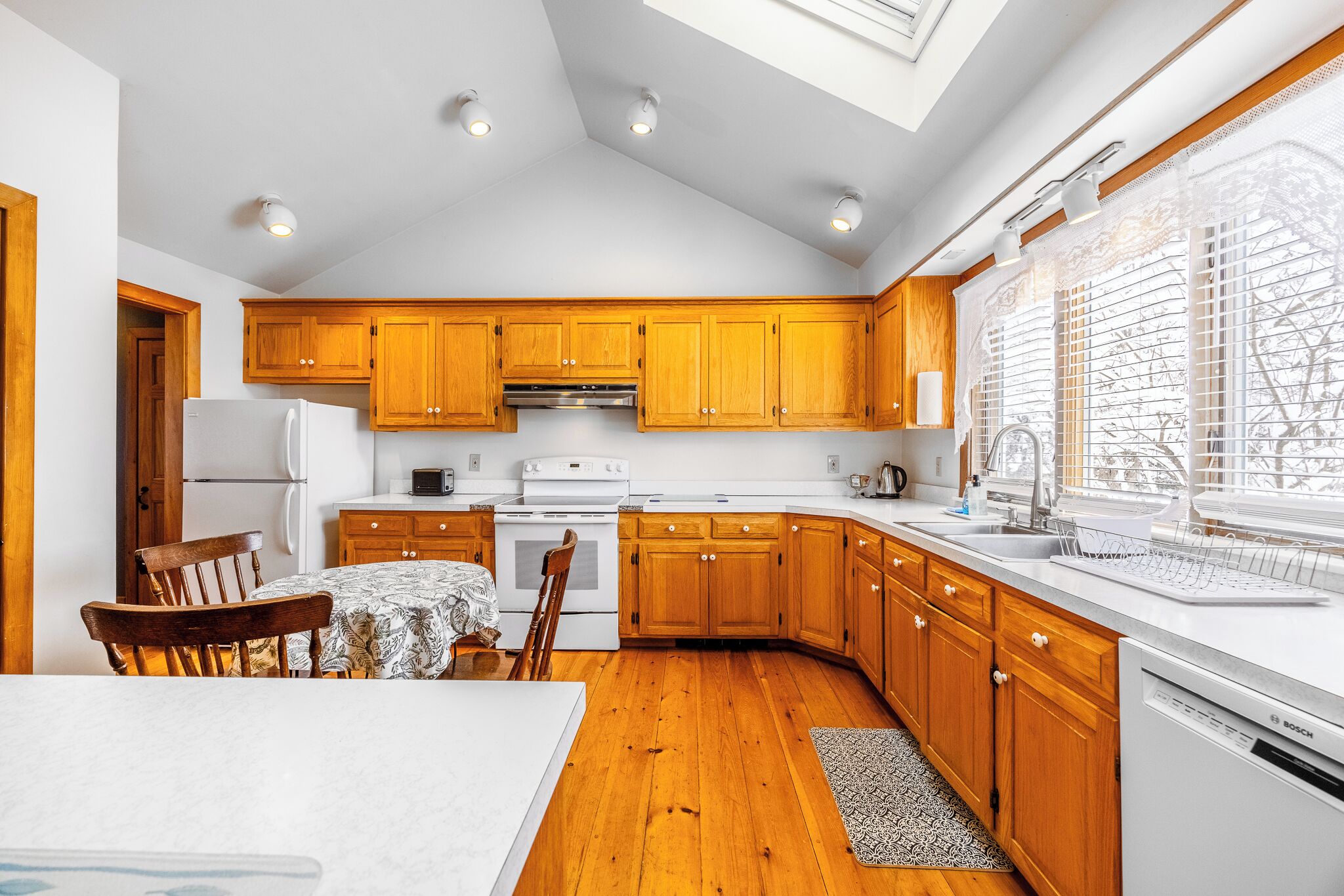 Signature Suite, 1 King Bed with Sofa bed, Non Smoking, Garden View | Private kitchen