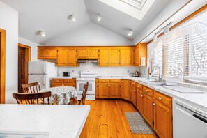 Signature Suite, 1 King Bed with Sofa bed, Non Smoking, Garden View | Private kitchen - Blue Hill Inn (Blue Hill)