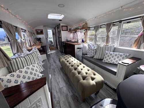Adorable 1-bedroom studio bus in charming Wears Valley