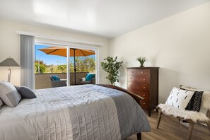 Room - Charming ocean front 2-bedroom condo in beautiful Port Hueneme (Port Hueneme)