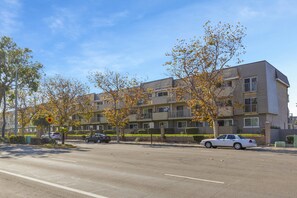 Exterior - Charming ocean front 2-bedroom condo in beautiful Port Hueneme (Port Hueneme)