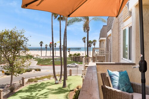 Charming ocean front 2-bedroom condo in beautiful Port Hueneme