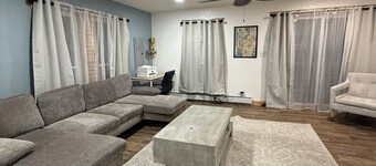 Lakehouse 2 beds 1.5 Baths Sleeps 8+ Sunset Views. AKA The Captains Lounge