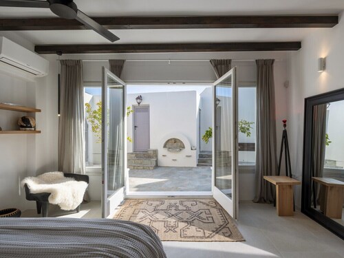 Yema House - Naoussa Bay
