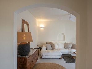 TV, stereo - Yema House - Naoussa Bay (4666+369 Protorgia, Greece)