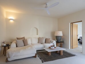 TV, stereo - Yema House - Naoussa Bay (4666+369 Protorgia, Greece)