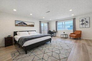 4 slaapkamers, een strijkplank/strijkijzer, reisbedje, wifi