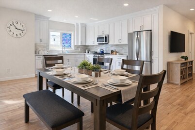 Levi’s Retreat – 2 Kings, Mural, Free Parking