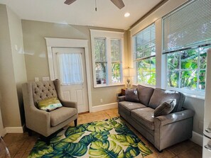 TV - `Grove` Historic Beachside Cottage Apt 1/1 (Indian Rocks Beach)