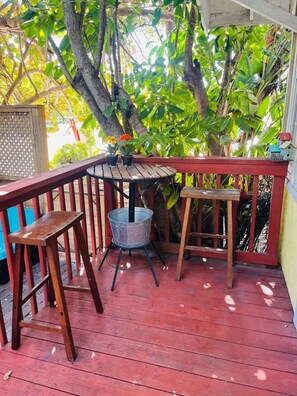 Outdoor dining - `Grove` Historic Beachside Cottage Apt 1/1 (Indian Rocks Beach)